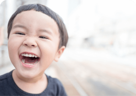 子供の笑顔の写真