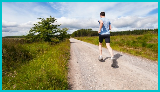 男性がランニングをしている写真