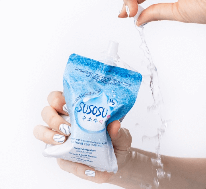 水が入っている容器を空けた写真